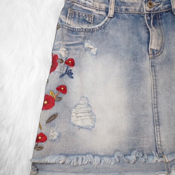 Miss Two Canadian Brand Lightwash Distressed Embroidered Floral Jean Skirt Large - Picture 4 of 14